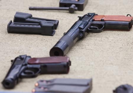 ФСБ задержала 28 подпольных оружейников в 13 российских регионах
