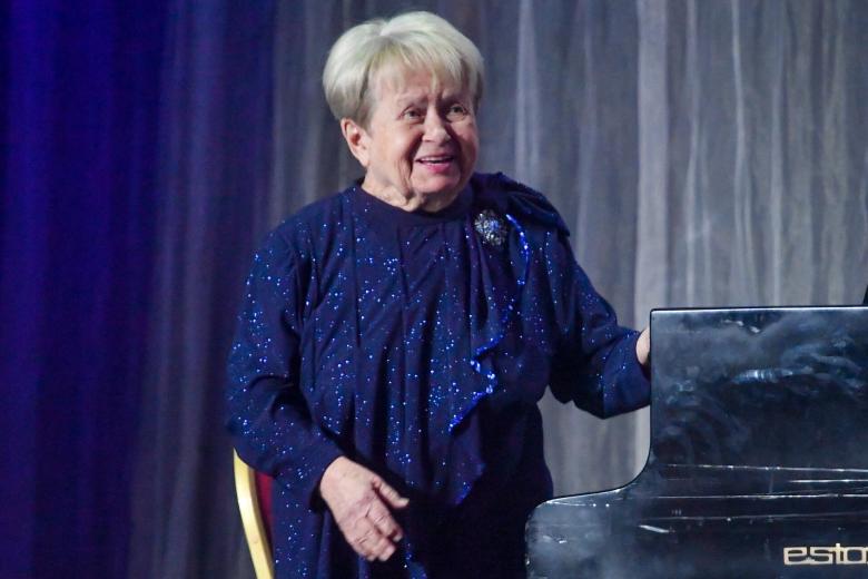 Александра Пахмутова