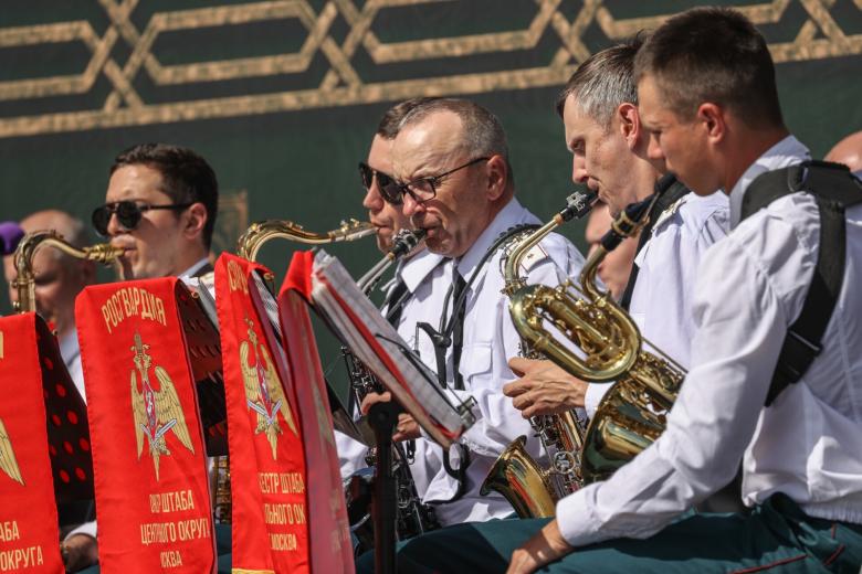 Выступление военного оркестра штаба Центрального Оршанско-Хинганского ордена Жукова Краснознамённого округа войск национальной гвардии Российской Федерации на Соборной площади Главного храма Вооружённых сил России