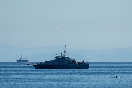 Российский военный корабль прибыл на помощь затонувшему у Испании сухогрузу