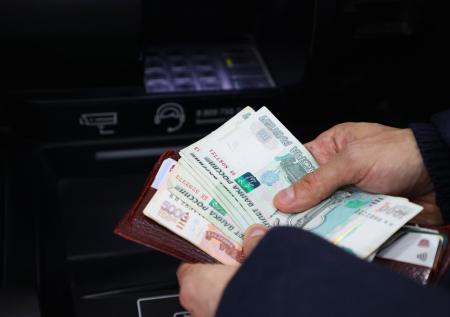 Экономист оценил влияние профицита российского бюджета на россиян