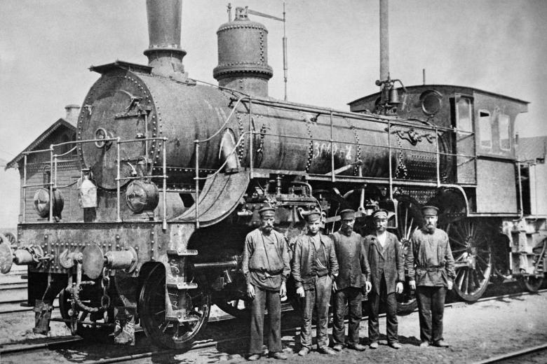 Машинисты у паровоза на железнодорожной станции «Рязань» 1903 г.