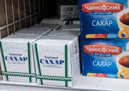 Россиянам объяснили причину постоянного роста цен на сахар