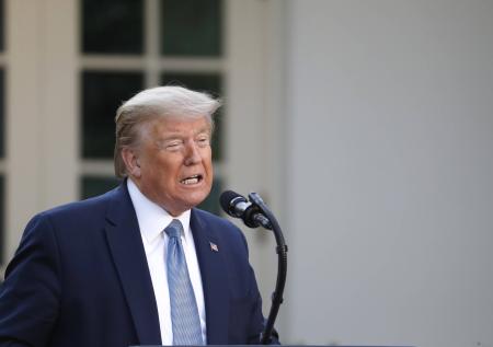 Трамп вступил в перепалку с губернатором Нью-Йорка Куомо из-за COVID-19