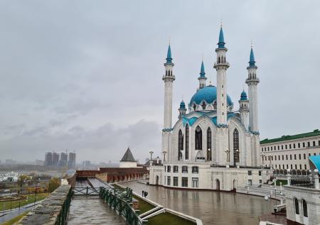 Учеников в Казани заставили учиться стоя, не спросив родителей