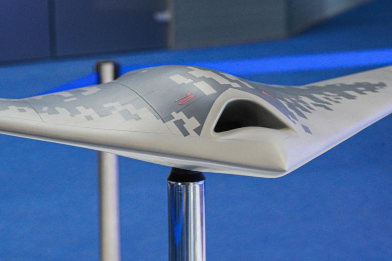 Макет беспилотного летательного аппарата С-70 «Охотник»