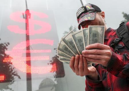 Назван курс доллара на последнюю декаду 2024 года