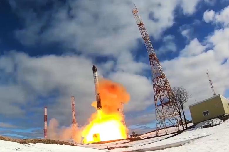 Запуск межконтинентальной баллистической ракеты стационарного базирования «Сармат» с космодрома Плесецк