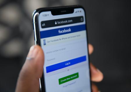 День рождения — грустный праздник: Facebook отмечает 18-летие провалами