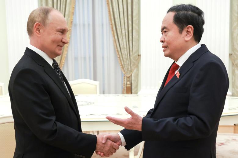 Президент РФ Владимир Путин и председатель Национального собрания Вьетнама Чан Тхань Ман во время встречи