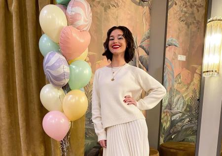 Асмус опубликовала фото Харламова с попугаем