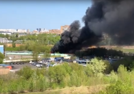 Московский район Печатники заволокло чёрным дымом