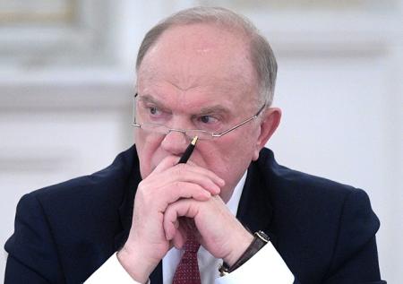 Зюганов: пенсионеров и женщин принесли в жертву