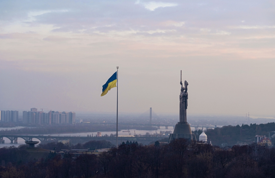 В Киеве снова снимут главный флаг Украины