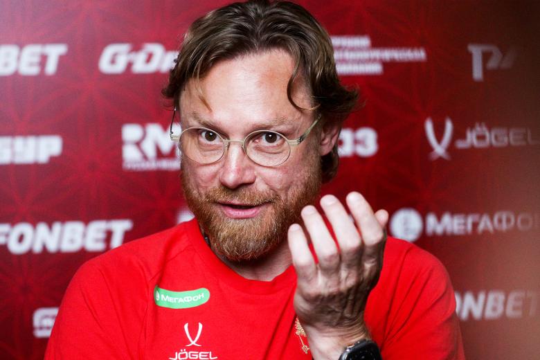 Валерий Карпин