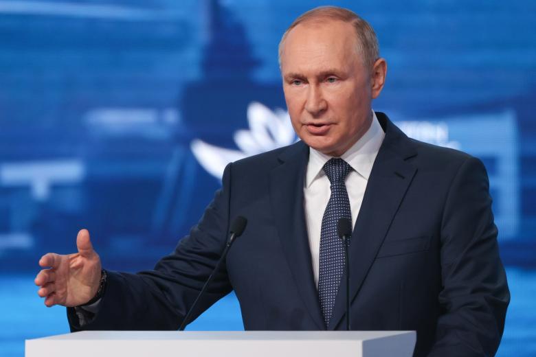 Президент РФ Владимир Путин во время выступления на пленарном заседании Восточного экономического форума — 2022