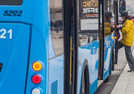 В Перми забытая на остановке кондуктор устроила погоню за автобусом 