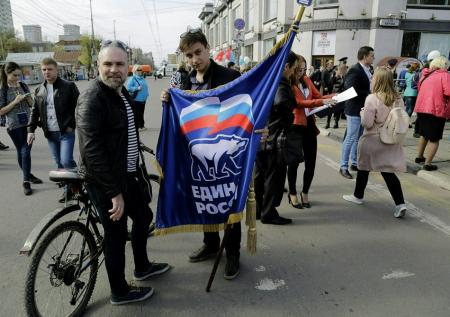 «Единая Россия» оказалась в эпицентре двух скандалов