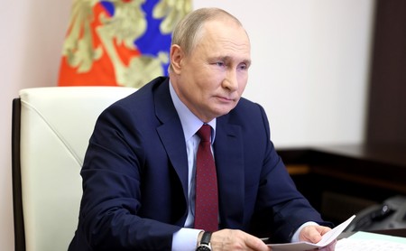 Путин наградил орденами Мужества погибших в зоне СВО военкоров