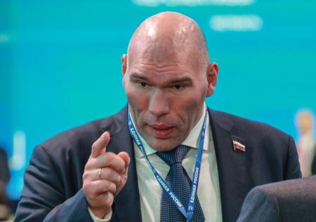 Валуев раскритиковал Меладзе за призыв отказаться от съёмок новогодних шоу