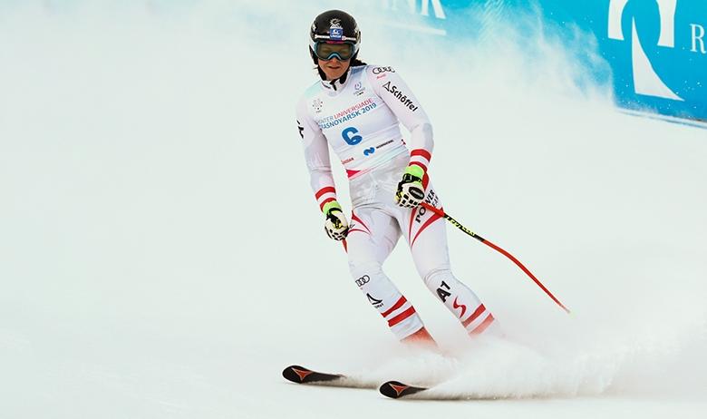 Австрийская горнолыжница Джессика Гфререр