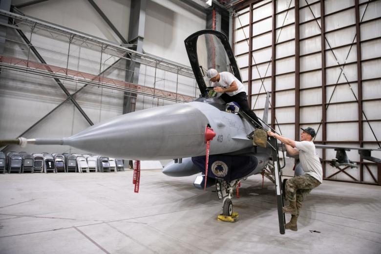 Истребитель F-16