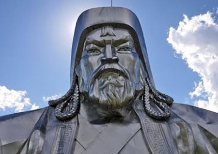Первый в России памятник Чингисхану появился в Калмыкии