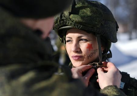 В Госдуме предложили призывать в армию женщин