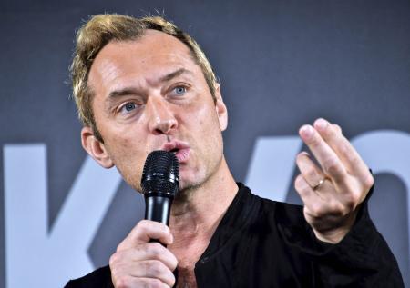 Джуд Лоу знал о возможности возникновения пандемии с 2011 года