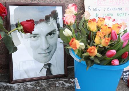 Песков считает прерогативой властей Москвы вопрос по мемориалу Немцову