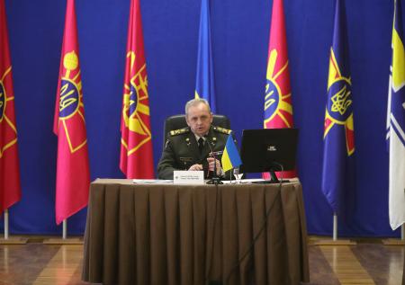 Зеленский уволил бывшего главу Генштаба Муженко в запас