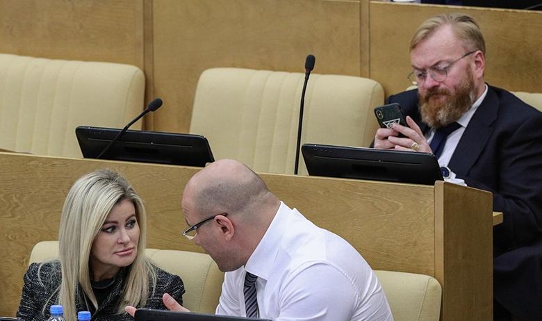 Депутат Виталий Милонов (справа)