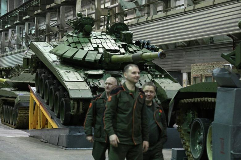 Танки Т-72 и Т-90 в механосборочном цехе Уралвагонзавода
