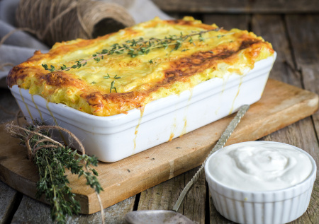 Как приготовить мясо по-французски — сочный деликатес под сырной шапкой