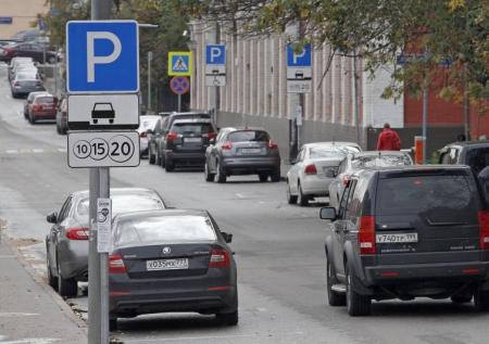 В Москве отменили плату за парковку 1 июля