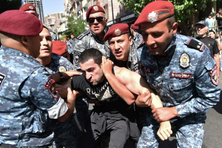 Левон Кочарян, задержанный на акции протеста в Ереване 