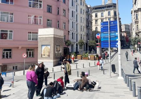 Землетрясения вынудили жителей Стамбула спать под открытым небом
