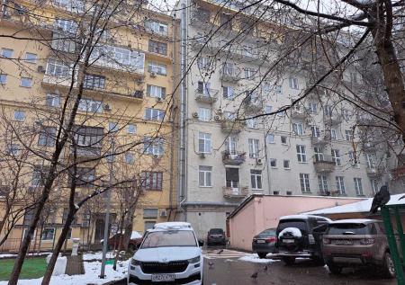«Мишу презираю, он алкоголик»: соседка Ефремова не ждет его из колонии