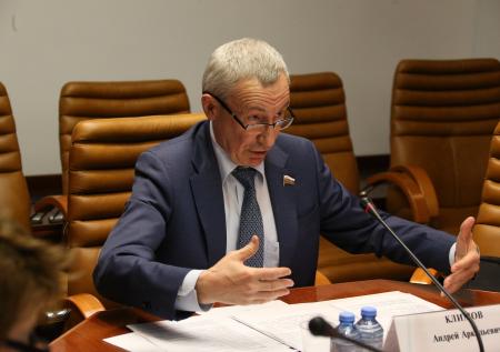 Климов: Запад эксплуатирует отсутствие жизненного опыта у молодёжи РФ