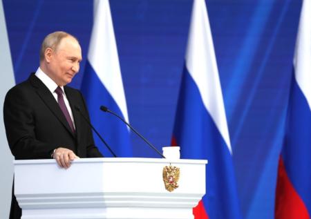 Плакат с Путиным положил конец выступлению британского политика