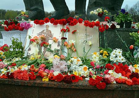 На Украине спасли от сноса памятник советскому солдату