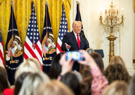 Трамп похвастался прохождением теста, от которого отказался Байден
