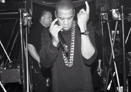 Jay-Z решил подать в суд на блогера за deepfake