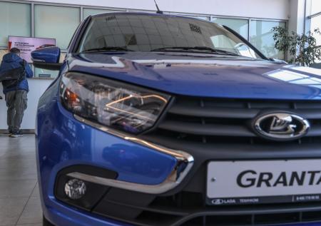 АвтоВАЗ начал продажи упрощенной версии Lada Granta Cross