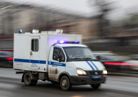 В аэропорту Внуково, куда прилетит Навальный, заметили автозак