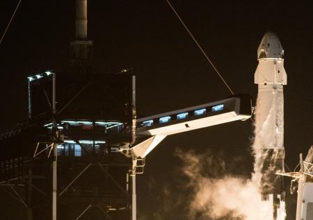 Названы имена первых космических туристов, летящих на МКС на Crew Dragon