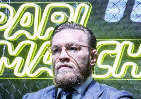 Экс-чемпиона UFC признали виновным в нападении на женщину