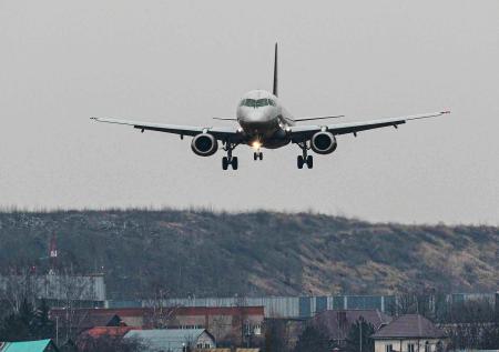 «112»: самолет Superjet совершил аварийную посадку в Минеральных Водах