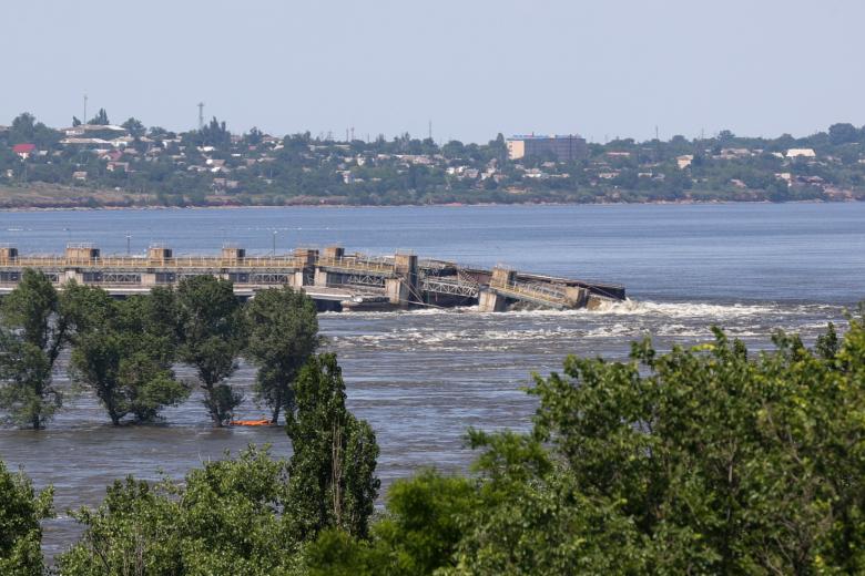 Разрушенная плотина Каховской ГЭС