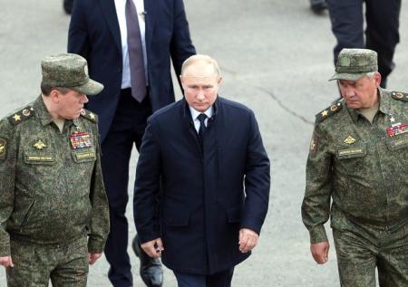 Путину показали российских боевых роботов